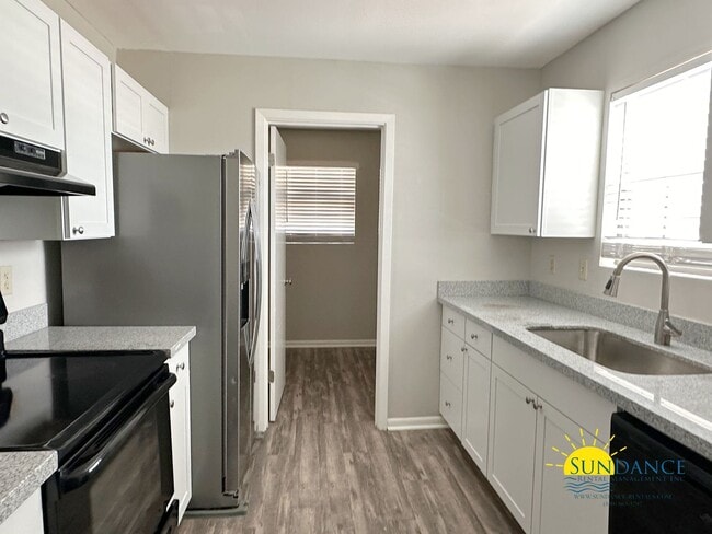 Building Photo - Great 2 Bedroom Unit in Gulf Breeze!