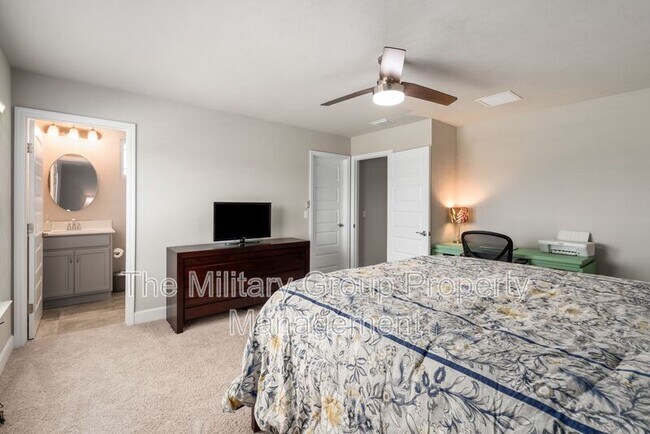 Building Photo - 6901 SW Lugano Ct