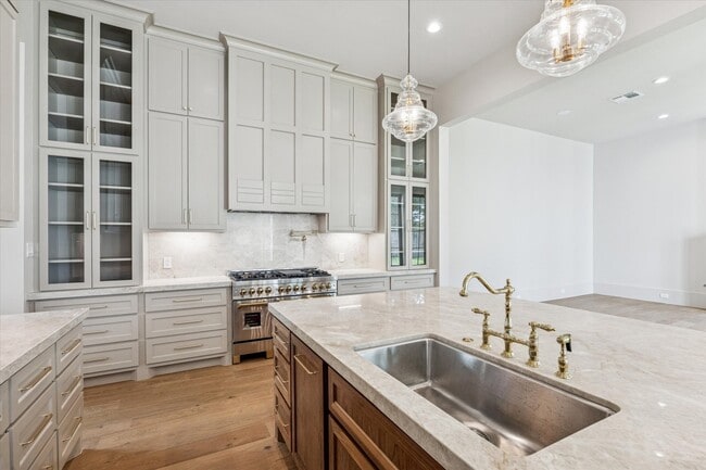 Building Photo - 7203 Tickner St