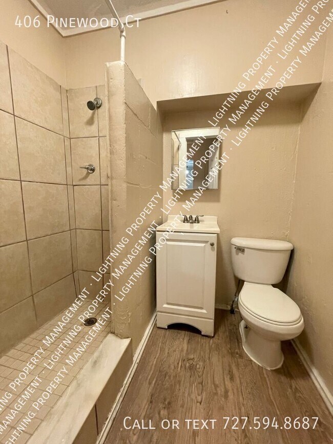 Building Photo - 406 Pinewood Ct