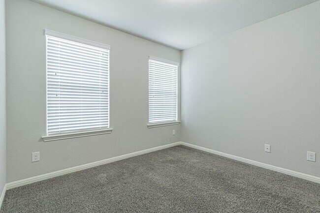 Building Photo - GORGEOUS 4BR 2.5 BATH WITH LOTS OF NEIGHBORHOOD AMENITIES! Available August 7th!