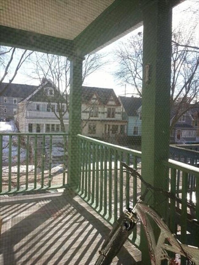 Building Photo - 2627 N Bartlett Ave