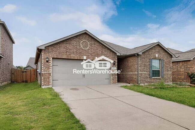 Building Photo - MOVE IN READY COMPLETELY UPDATED - 3BED/2B...