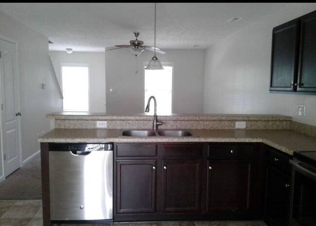 Building Photo - Townhome in Havelock