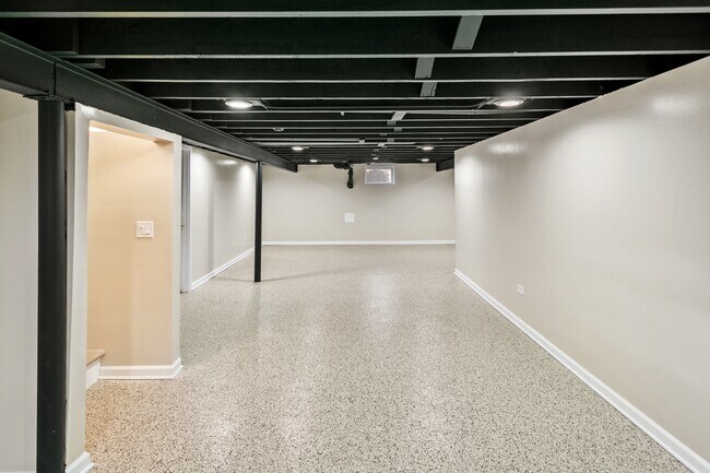 Building Photo - 3N425 N Howard Ave