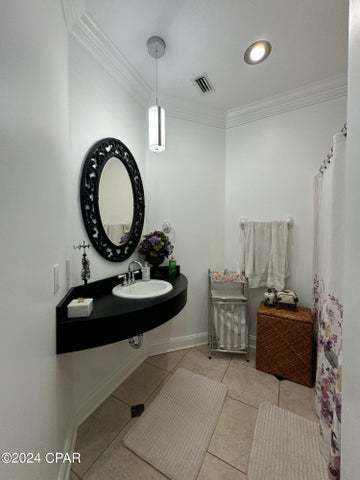 Building Photo - "Discover Coastal Comfort: Spacious 3-Bed, 3-Bath Oasis on Palm Avenue!"