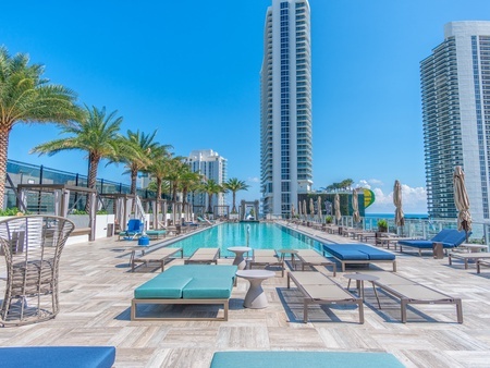 Building Photo - 4010 S Ocean Dr