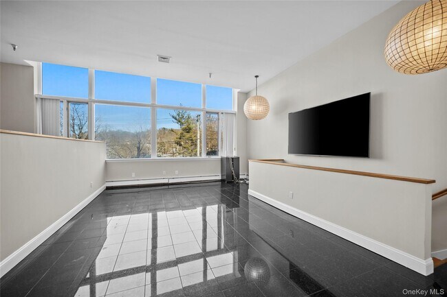 Building Photo - 520 Ashford Ave