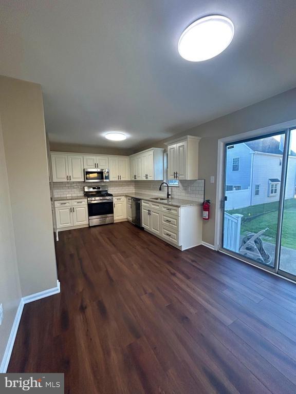 Building Photo - 1020 Hillsboro Ct