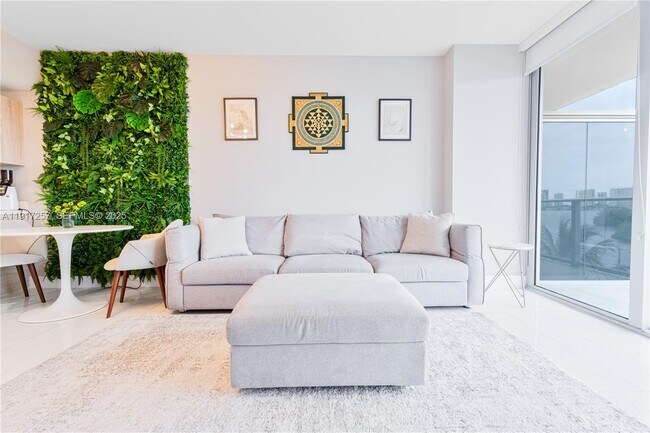 Building Photo - 16385 Biscayne Blvd