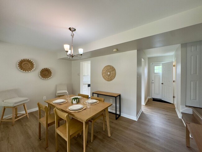 Building Photo - Charming 3 Bedroom/2 Full Bath/2 Half Bath Townhome in Parkville, MD!