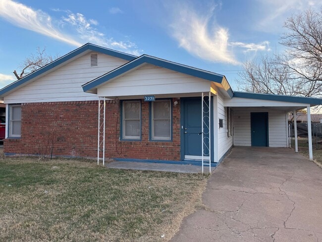 Primary Photo - UP-dated 3/2 with carport! NEW HVAC in Jun...