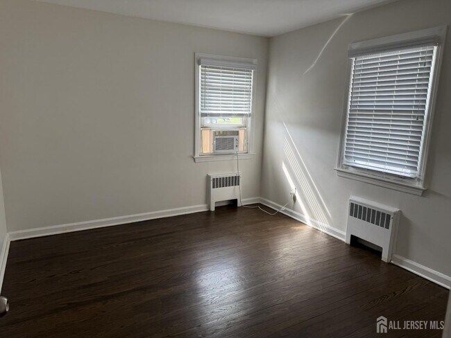 Building Photo - 2729 Woodbridge Ave