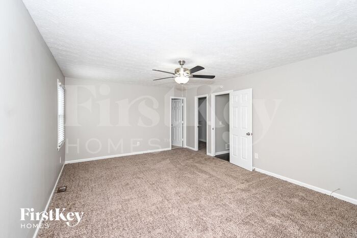 Building Photo - 1325 Oak Terrace