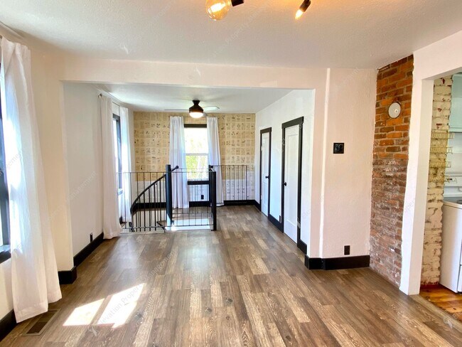 Building Photo - Unfurnished - Charming 3-Bedroom Home in D...