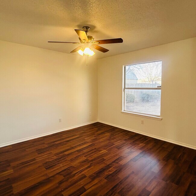 Building Photo - 6114 10th St