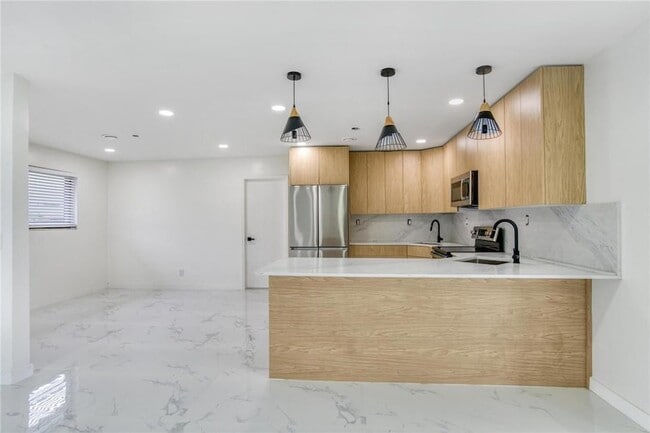 Building Photo - 2224 N 35th Ave