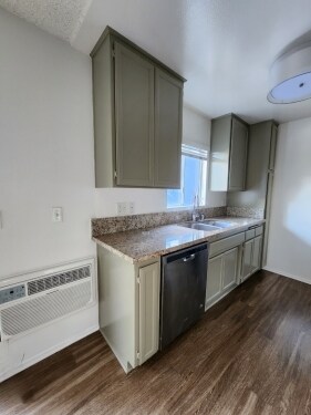 Interior Photo - 3569 Vinton Ave