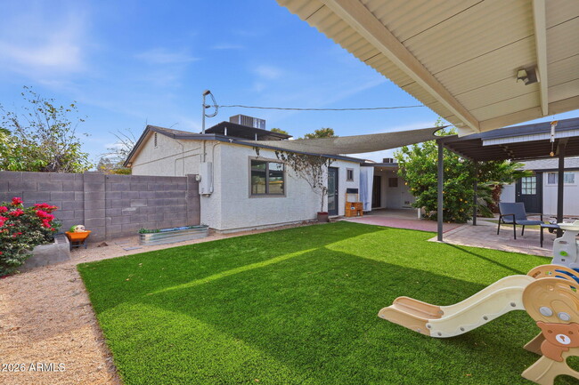 Building Photo - 2352 E Delgado St