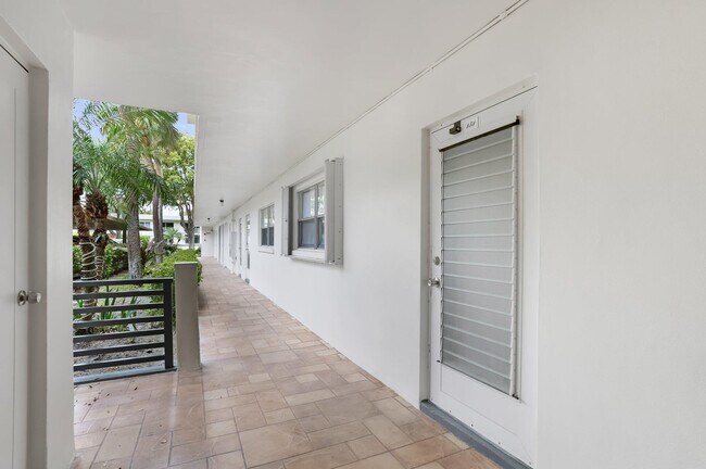 Building Photo - 3401 Spanish Trail N