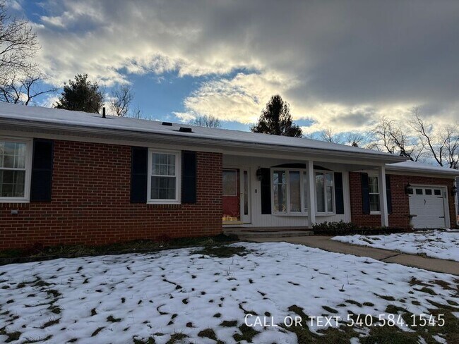 Building Photo - 136 Grimes St