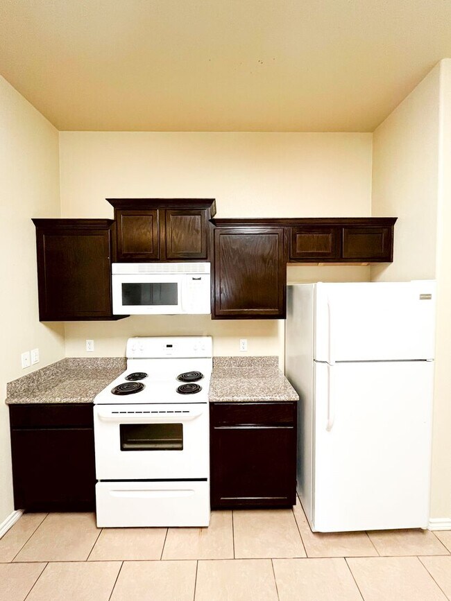 Building Photo - 4106 Cambridge Dr