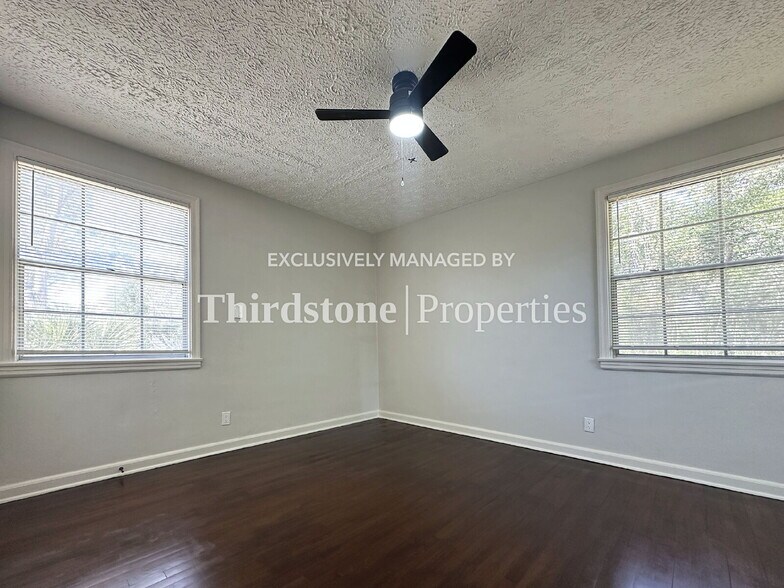 Building Photo - 1239 Glen Laura Rd