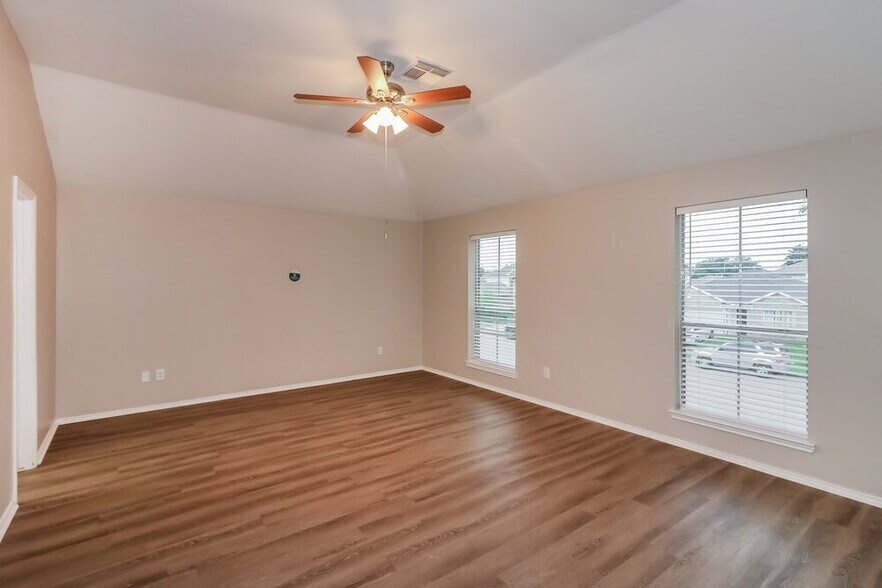 Building Photo - 8903 Westplace Dr