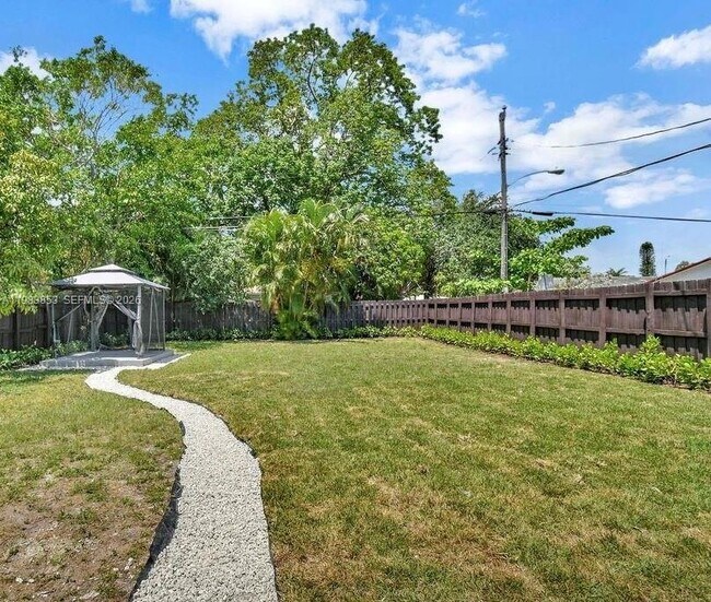 Building Photo - 1445 NW 6th Ave