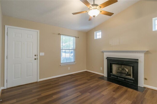 Building Photo - 2375 Lexington Ln