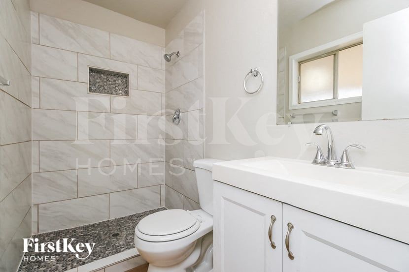 Building Photo - 15035 N 28th Ave