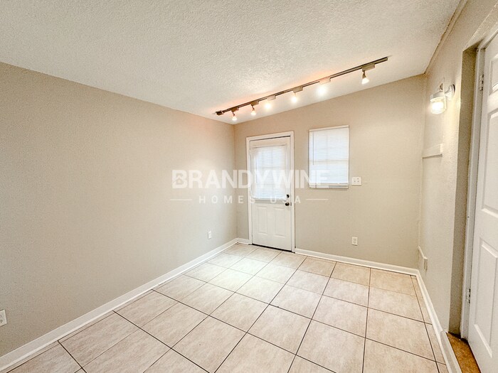 Building Photo - 1936 Constant Dr