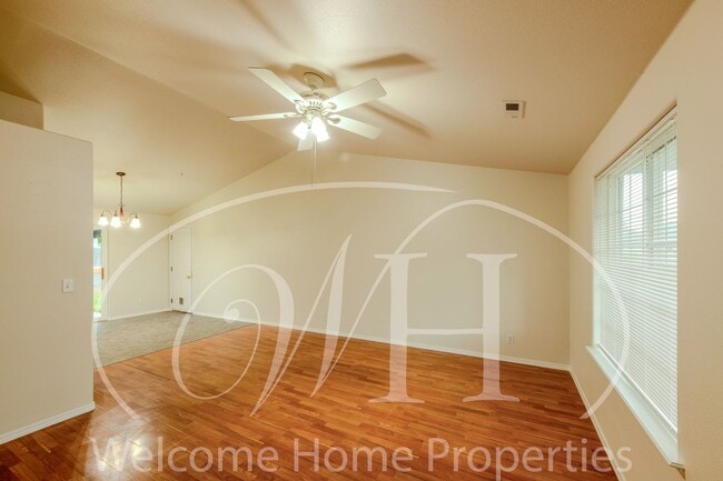 Building Photo - 337 NE Kingwood Pl