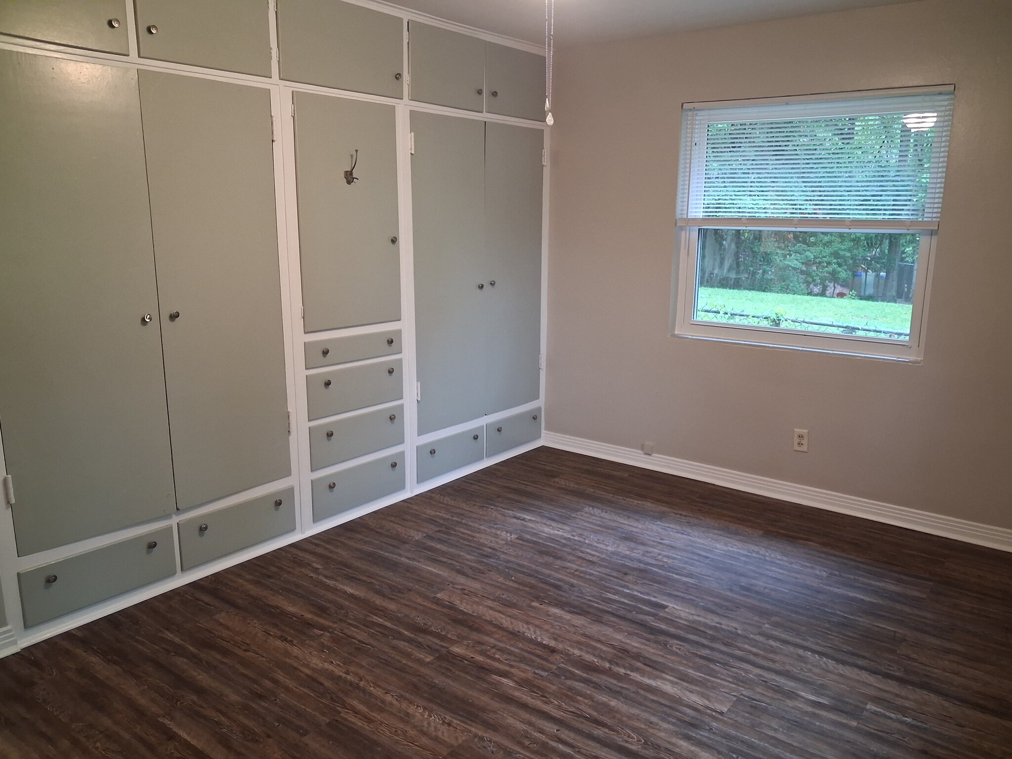 Front bedroom with storage wall - 614 N Gadsden St
