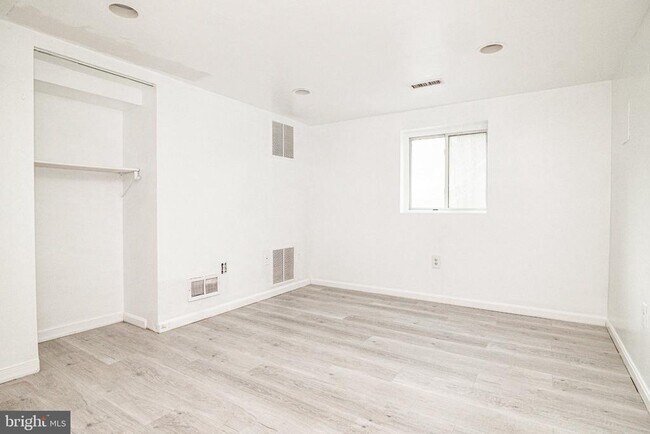 Building Photo - 3242 Holly Hill Dr