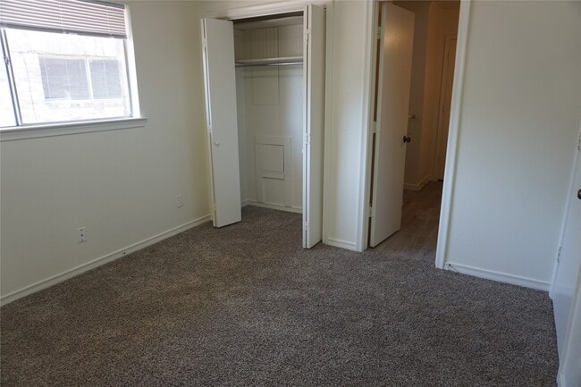 Building Photo - 1913 Normal Park Dr