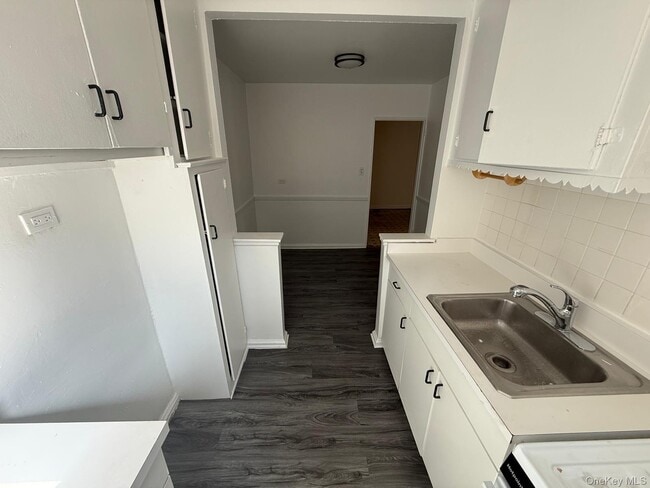 Building Photo - 105-38 63rd Dr