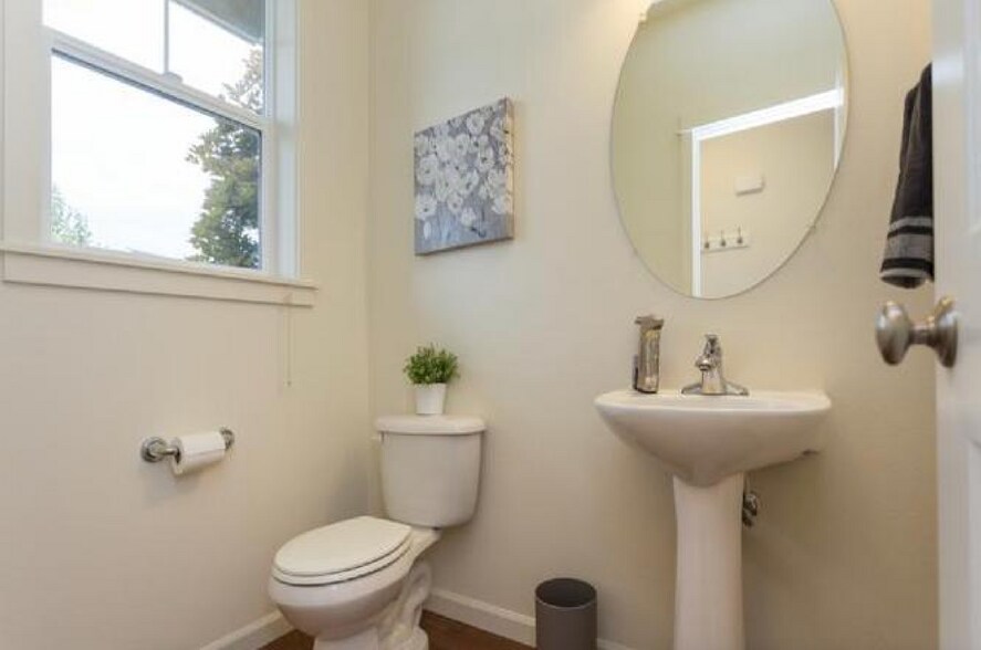 Building Photo - 16575 SE Windswept Waters Dr