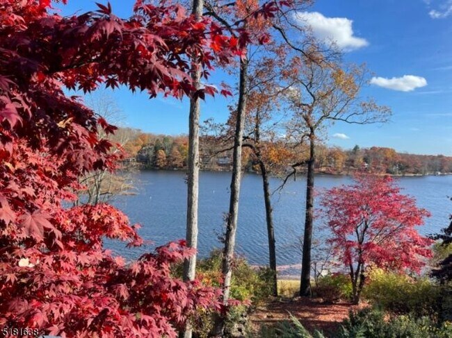 Building Photo - 136 Cedar Lake Rd W