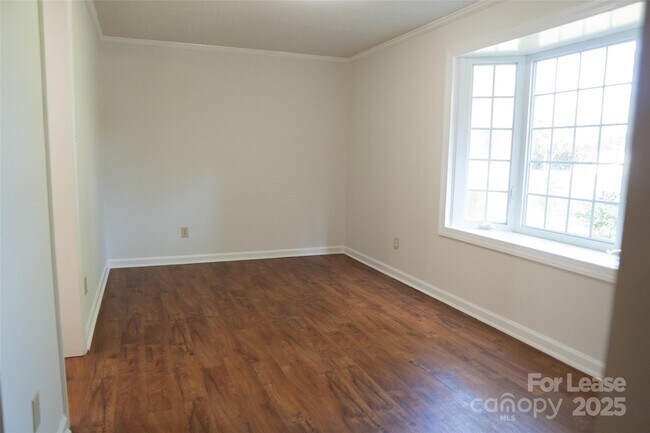Building Photo - 500 Kirby Ln
