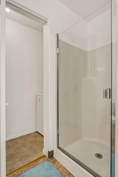 Building Photo - 1006 San Fernando St