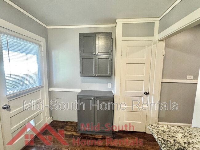 Building Photo - 666 Landis St