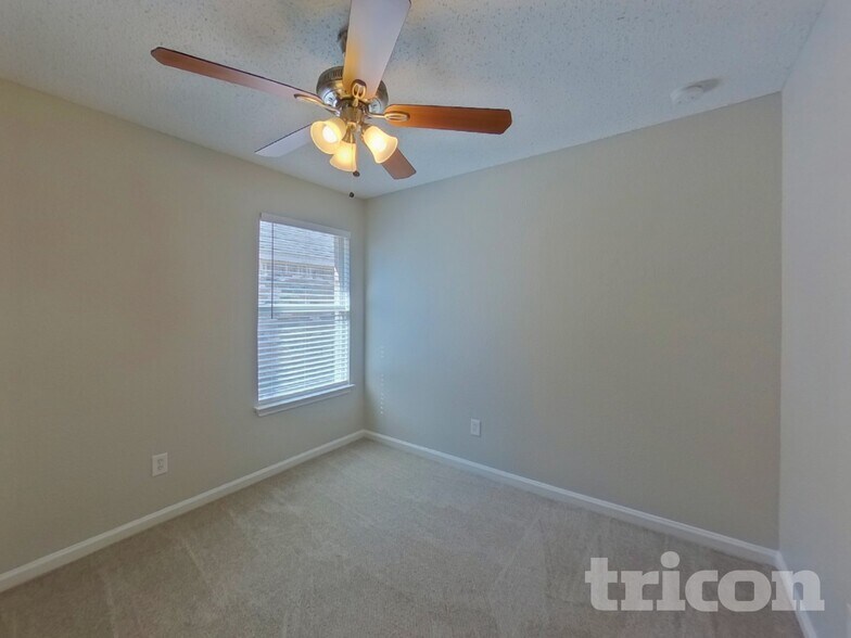 Building Photo - 4604 Palm Ridge Dr