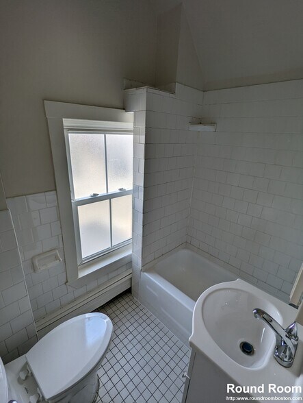 Building Photo - 33 Winship St