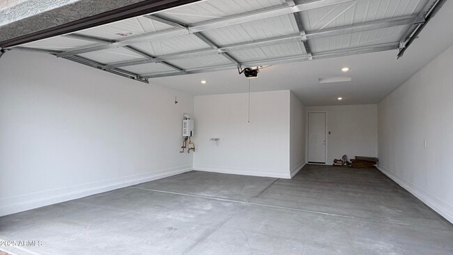 Building Photo - 15901 W El Cortez Pl