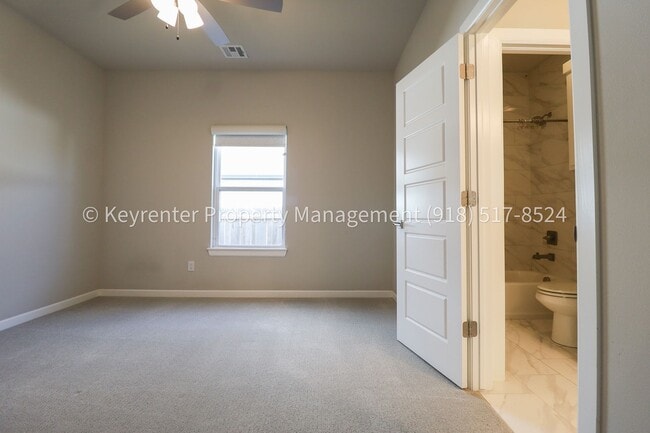 Building Photo - COMING SOON! Marvelous and Modern 3 Bed/ 3.5 Bath Home in South Broken Arrow!