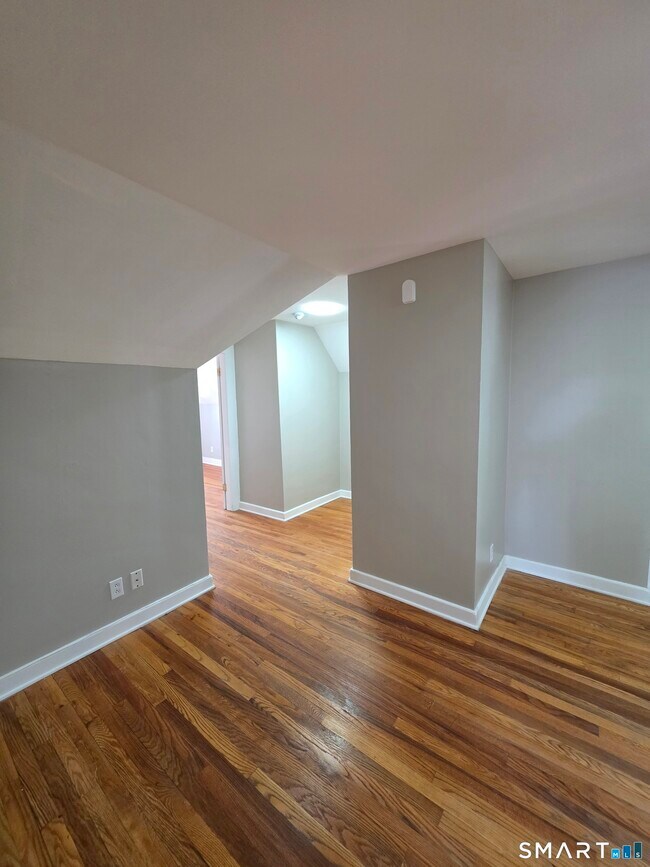 Building Photo - 396 W Main St