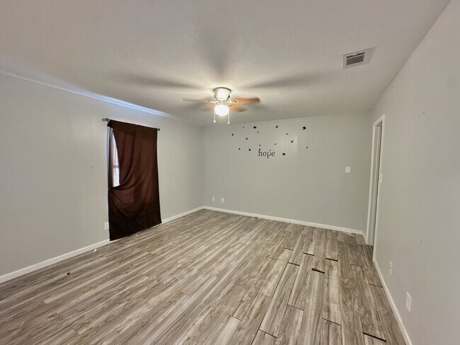 Building Photo - 1111 Timberline Dr