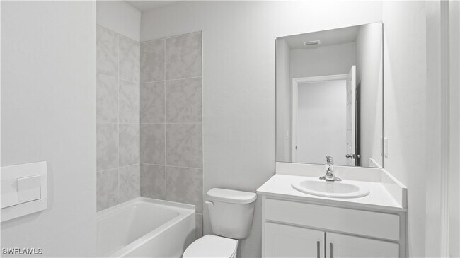 Building Photo - 1903 Cape Coral Pkwy W