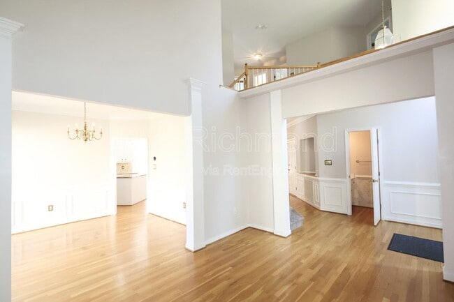 Building Photo - 6004 Manor Park Terrace